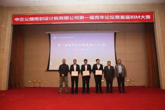 爭創(chuàng)新，求發(fā)展，青年正是大有可為時(shí)！