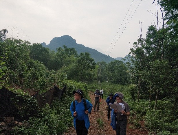 灌平高速勘察設(shè)計(jì)現(xiàn)場(chǎng)踏勘進(jìn)行時(shí)