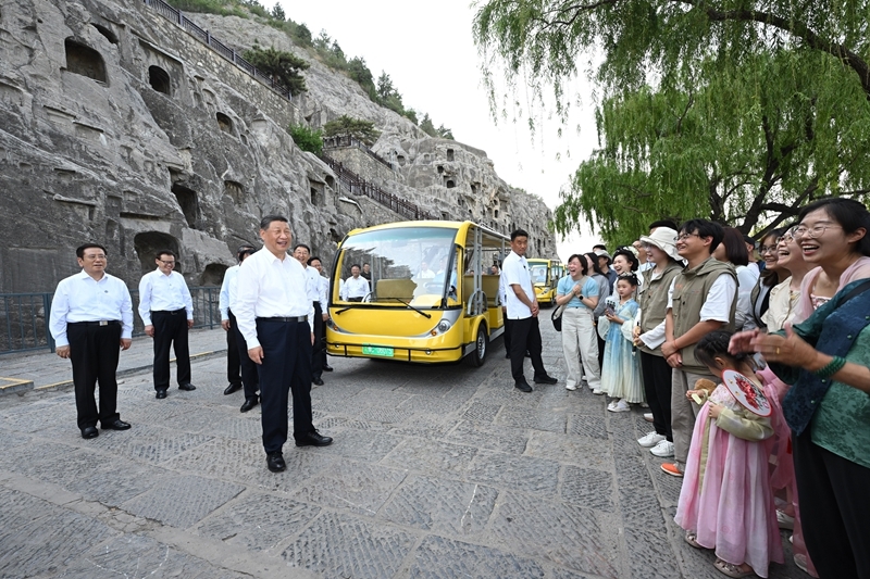 習(xí)近平在河南考察時(shí)強(qiáng)調(diào) 堅(jiān)定信心推動(dòng)高質(zhì)量發(fā)展高效能治理 奮力譜寫中原大地推進(jìn)中國(guó)式現(xiàn)代化新篇章